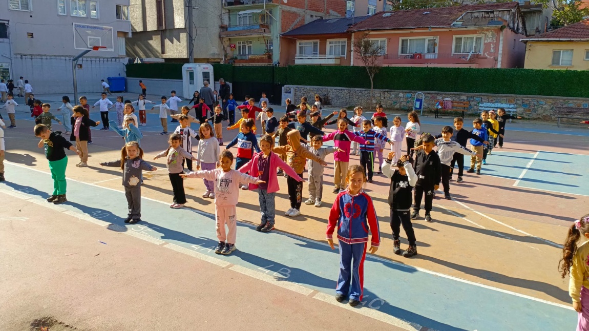 Okulumuzda Okulumda Sağlıklı Besleniyorum Programı Kapsamında Sabah Sporu Yaptık